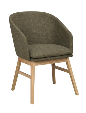 Grön fåtölj med träben i ljust trä, modern skandinavisk design med mjuk klädsel