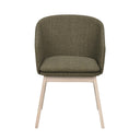 Grön stoppad stol med ljusa träben, modern design med rundad rygg och sits