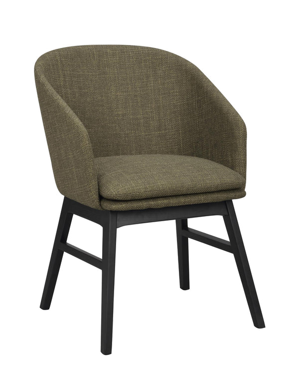 Grön stoppad stol med svarta träben i modern skandinavisk design