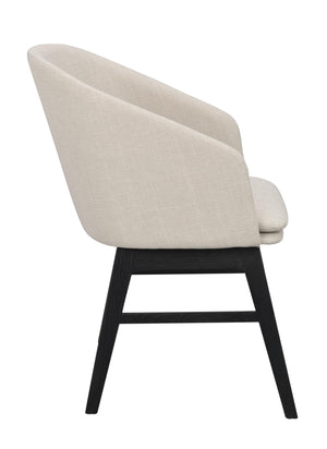 Beige stoppad stol med svarta träben, sidovy som visar den höga ryggstödet och moderna designen