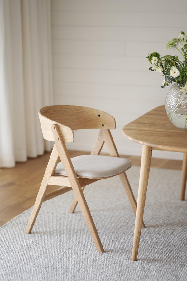 120752-119712 b mb  Waterton armchair oak beige Tyler dining table oak.