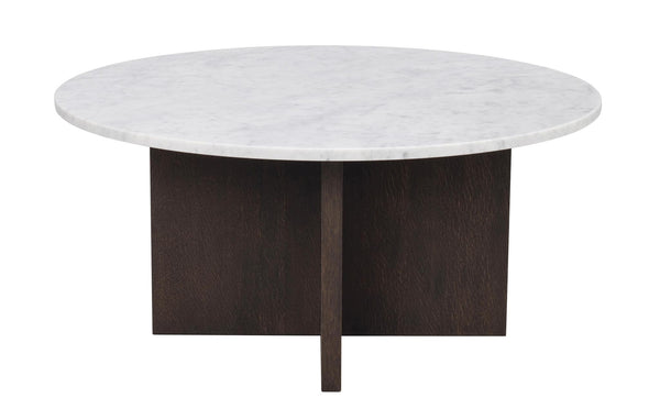Runt soffbord med vit marmorskiva och mörkt träunderrede i korsform