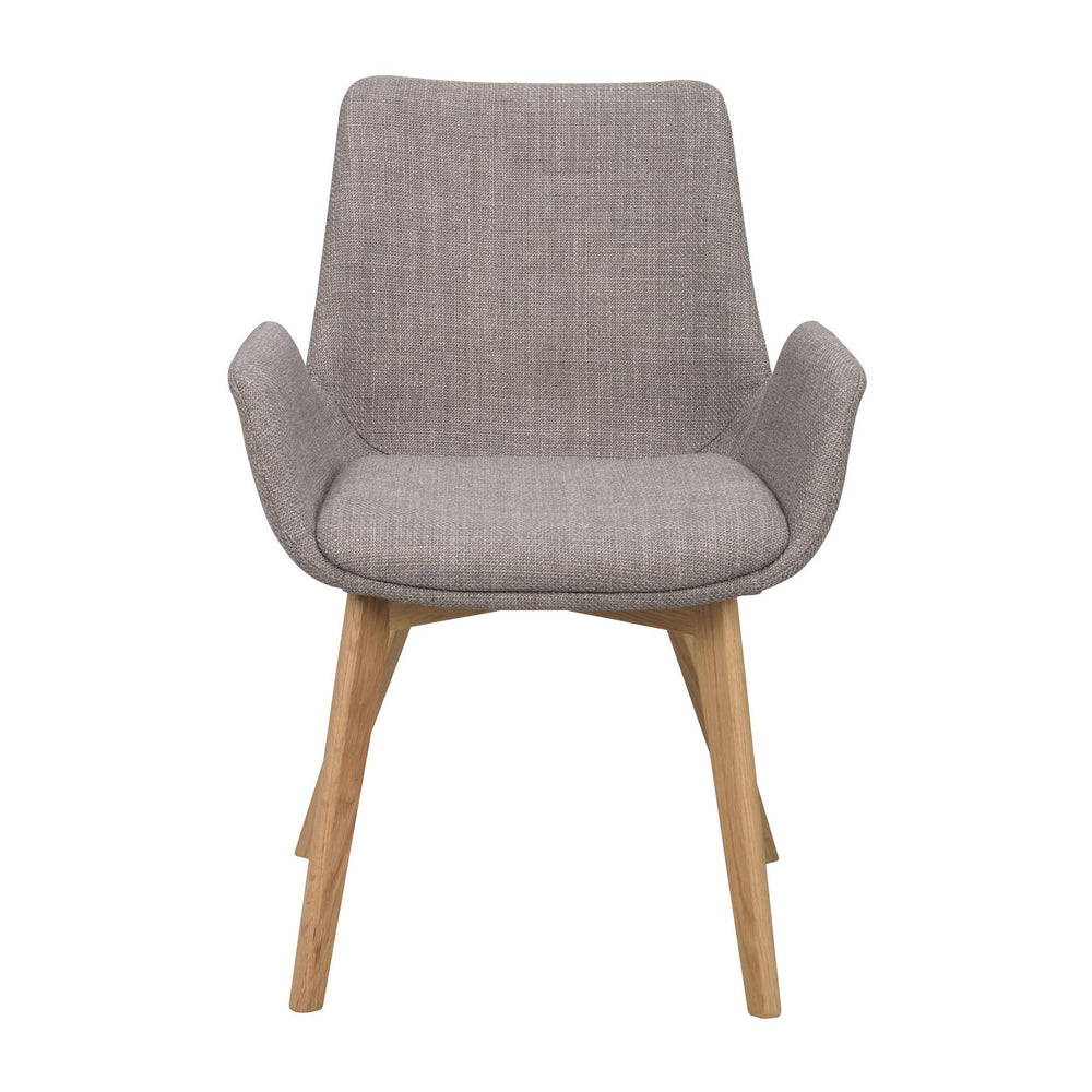 Grå fåtölj med armstöd och träben i ek, modern skandinavisk design
