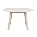 Runt soffbord i ljust trä med tre ben och slät bordsskiva i skandinavisk design