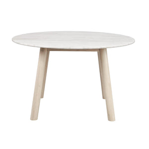 Runt soffbord i ljust trä med tre ben och slät bordsskiva i skandinavisk design