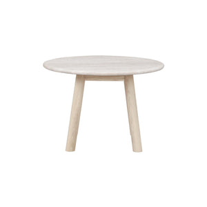 Runt soffbord i ljust trä med tre ben och minimalistisk design