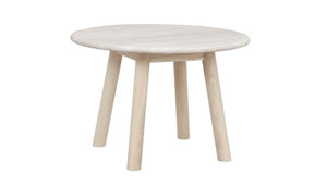 Runt soffbord i ljust trä med fyra ben i skandinavisk design