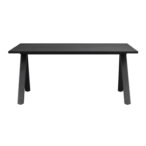 Svart matbord med raka ben i modern skandinavisk design