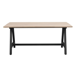 Matbord med ljus träskiva och svarta A-formade ben i metall med underhylla