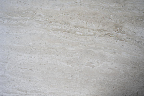 Ljusbeige marmor med naturliga ådror och mönster, perfekt för golv och väggar