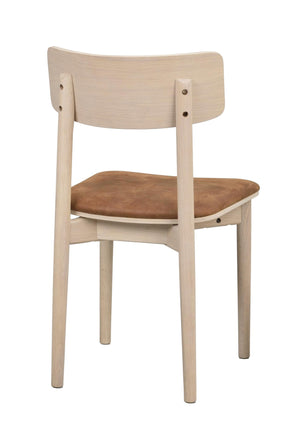 Matstol i ljust trä med brun stoppad sits, sedd från baksidan