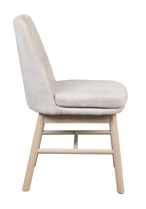 Beige matstol med träben i ljust trä, sidovy som visar hög rygg och stoppad sits