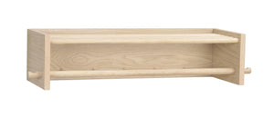 Väggmonterad hylla i ljust trä med två nivåer och rundad stång för handdukar eller köksredskap