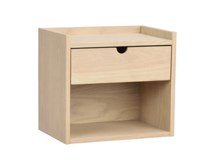 Sängbord i ljust trä med en låda och öppen hylla, skandinavisk design