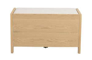 Förvaringsbänk i ljus ek med vit stoppad sits och öppningsbart lock