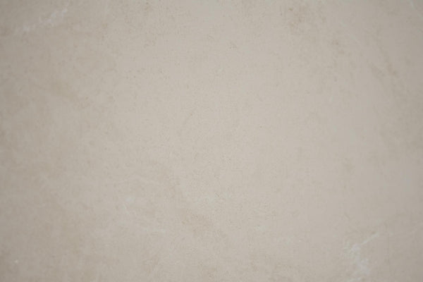 Beige kakelplatta med naturlig stenstruktur och matt yta för vägg eller golv