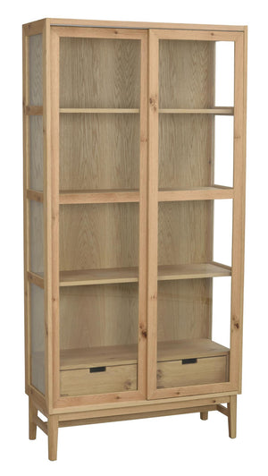 Vitrinskåp i ek med två dörrar, fyra hyllplan och två lådor på träben
