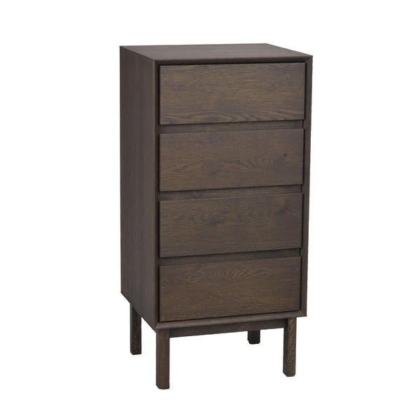 Brun byrå med fyra lådor i mörkt trä på smala ben, modern skandinavisk design