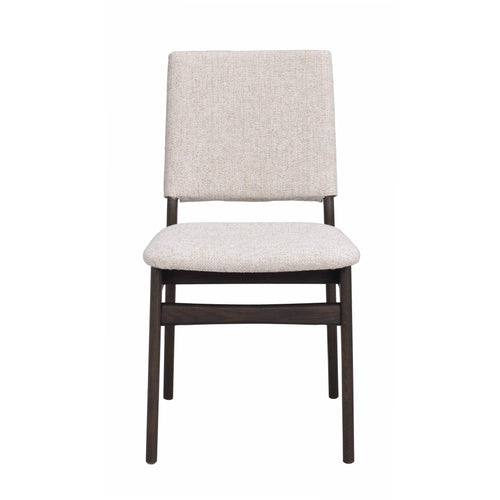 Ljusgrå stoppad matstol med mörkbruna träben i modern skandinavisk design