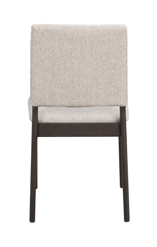 Beige stoppad matstol med mörkbruna träben, bakifrån sett mot vit bakgrund