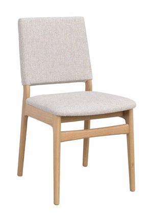 Matstol i ljust trä med beige klädsel, scandinavisk design med stoppad rygg och sits