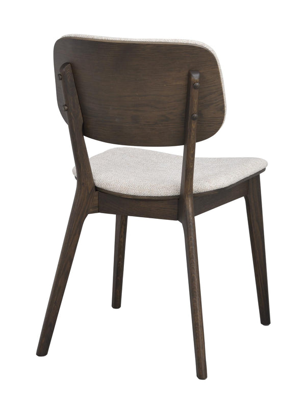 Matstol i mörkt trä med ljusgrå stoppad sits och rygg, visad från baksidan