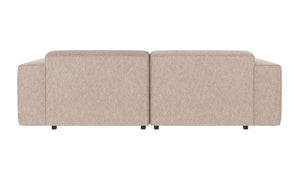 Beige tvåsitssoffa i mjukt tyg, vy bakifrån med synliga armstöd och ben