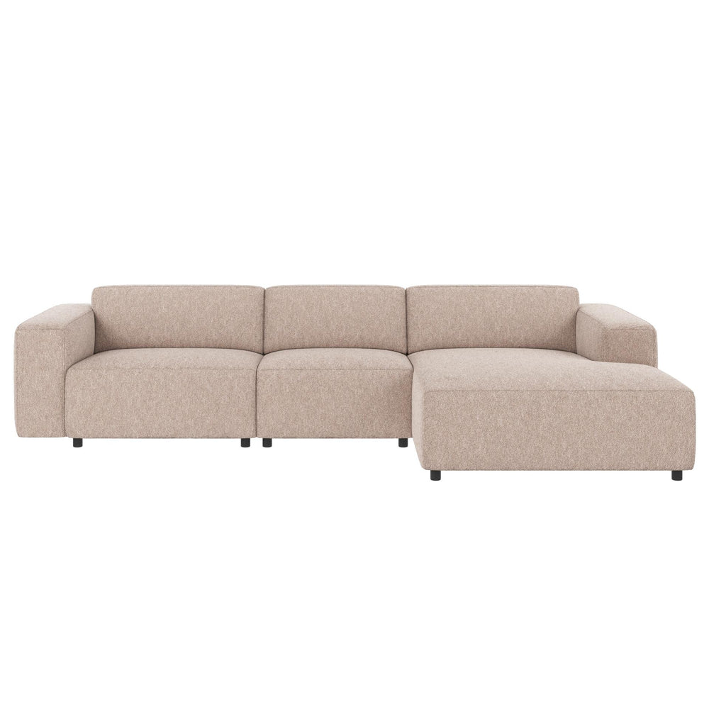 Beige modulär soffa med schäslong i ljust tyg, modern design med låga ben