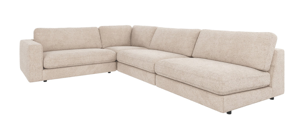 Beige hörnsoffa i L-form med mjuka kuddar och låg profil