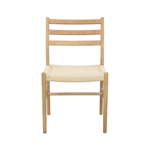Stol i ljust trä med flätad sits i naturfiber och tre ribbor i ryggstödet