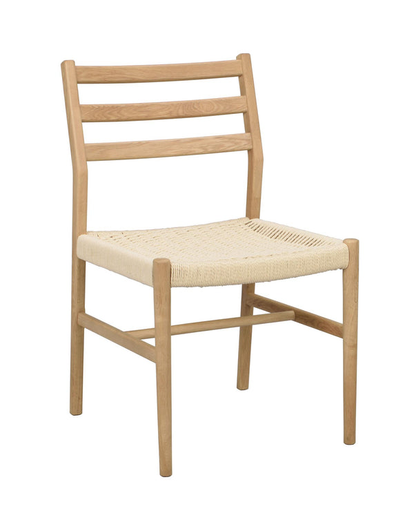 Stol i ljust trä med flätad sits och tre ribbor i ryggstödet