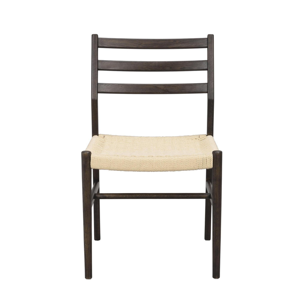 Matstol i mörkbrun ek med flätad sits av naturligt rep och enkel skandinavisk design
