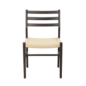 Matstol i mörkbrun ek med flätad sits av naturligt rep och enkel skandinavisk design