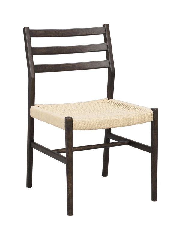 Matstol i mörkbejsat trä med flätad sits i naturligt rep och tre ribbor i ryggen