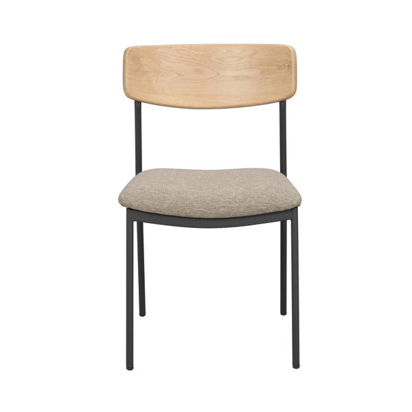 Matstol med ljust trästöd, grå stoppad sits och svarta metallben i modern skandinavisk design