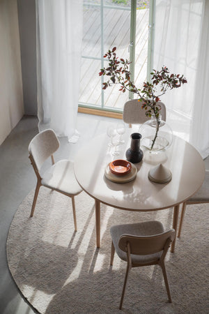 123184-121287 b mb Fairmount dining table round ww beige Barrett chair beige ww 02.