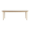 Ljust trä matbord med raka ben och rektangulär bordsskiva i skandinavisk design