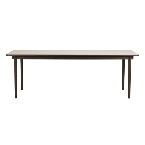 Rektangulärt matbord med ljus träskiva och mörkbetsade ben i klassisk design