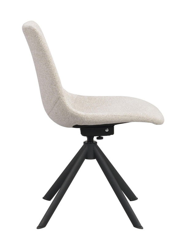 Beige stoppad stol med svart metallunderrede i fyrfotad design, sidovy