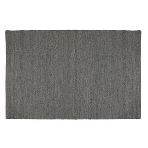 Grå handvävd matta i bomull med ribbad struktur och fransade kanter