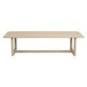 Ljust trä matbord med rena linjer och U-formade ben med förbindande tvärslå