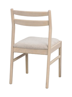 Ljus trässtol med stoppad sits i beige tyg och två horisontella ryggslåar