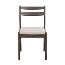 Mörkbrun trässtol med stoppad ljusgrå sits och två tvärslåar i ryggen, frontvy