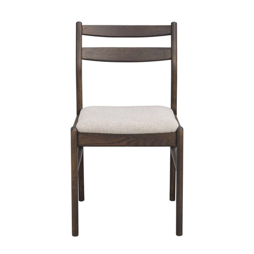 Mörkbrun trässtol med stoppad ljusgrå sits och två tvärslåar i ryggen, frontvy