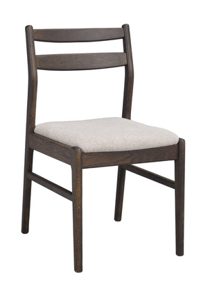 Mörkbrun trässtol med stoppad ljusgrå sits och två ryggslåar i modern skandinavisk design