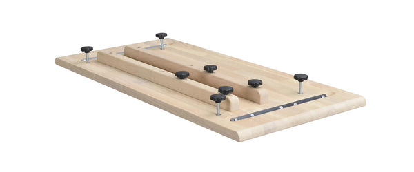 Snickarbänksskiva i trä med justerbare spännkrokar och hållare för verktyg