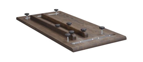 Träbord med justeringsfötter och monteringsanordning i trä med skruvknappar