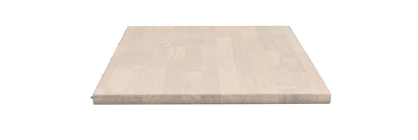 Bordsskiva i massiv ek med naturlig trästruktur, ovanifrån sedd mot vit bakgrund