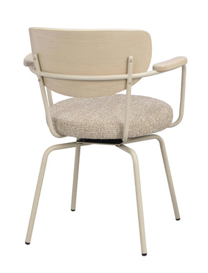 Matstol med beige metallstomme, ljust träryggstöd och stoppad sits i beigegrå klädsel, sedd bakifrån