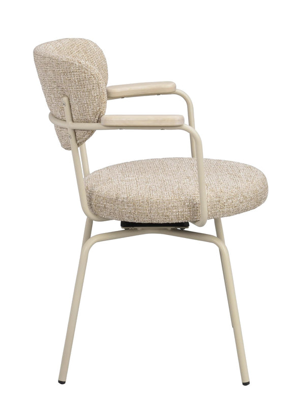 Beige stol med armstöd och metallben, stoppad sits och rygg i ljust tyg
